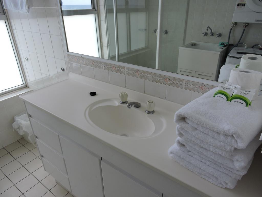 President Holiday Apartments - Absolute Beachfront 黄金海岸 外观 照片