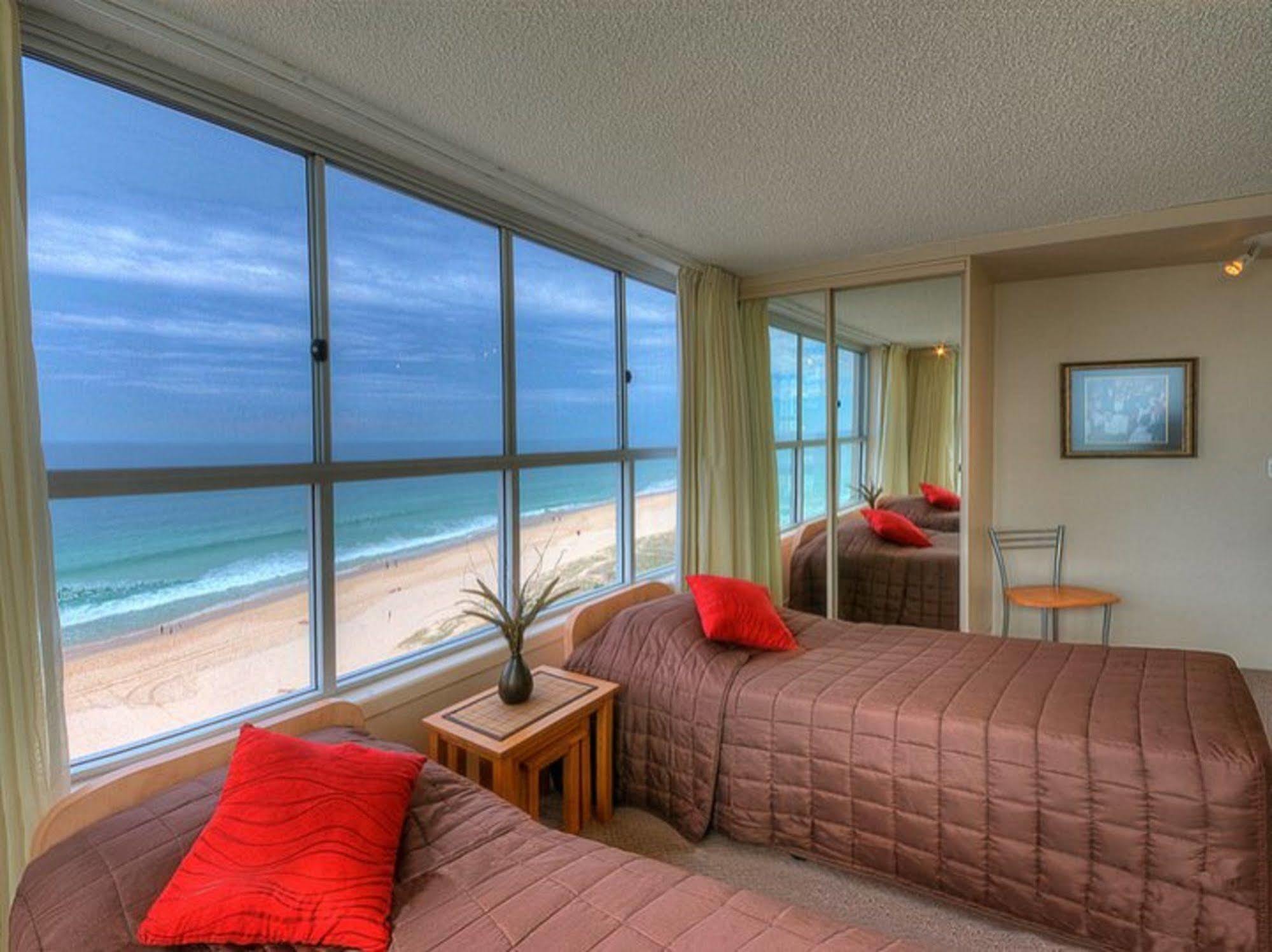 President Holiday Apartments - Absolute Beachfront 黄金海岸 外观 照片