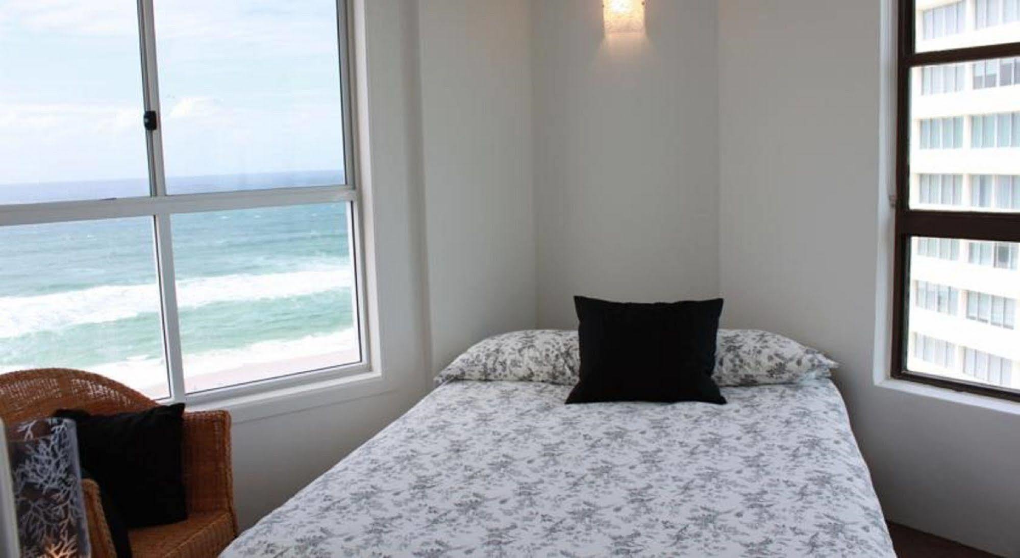 President Holiday Apartments - Absolute Beachfront 黄金海岸 外观 照片