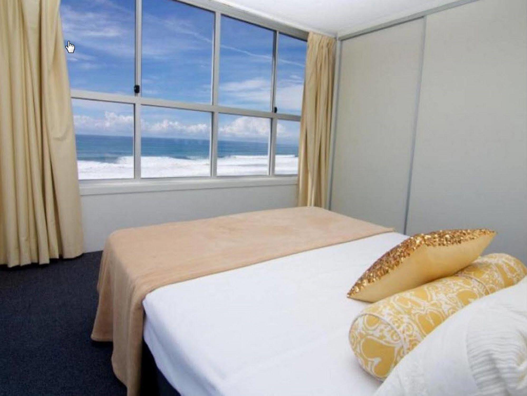 President Holiday Apartments - Absolute Beachfront 黄金海岸 外观 照片