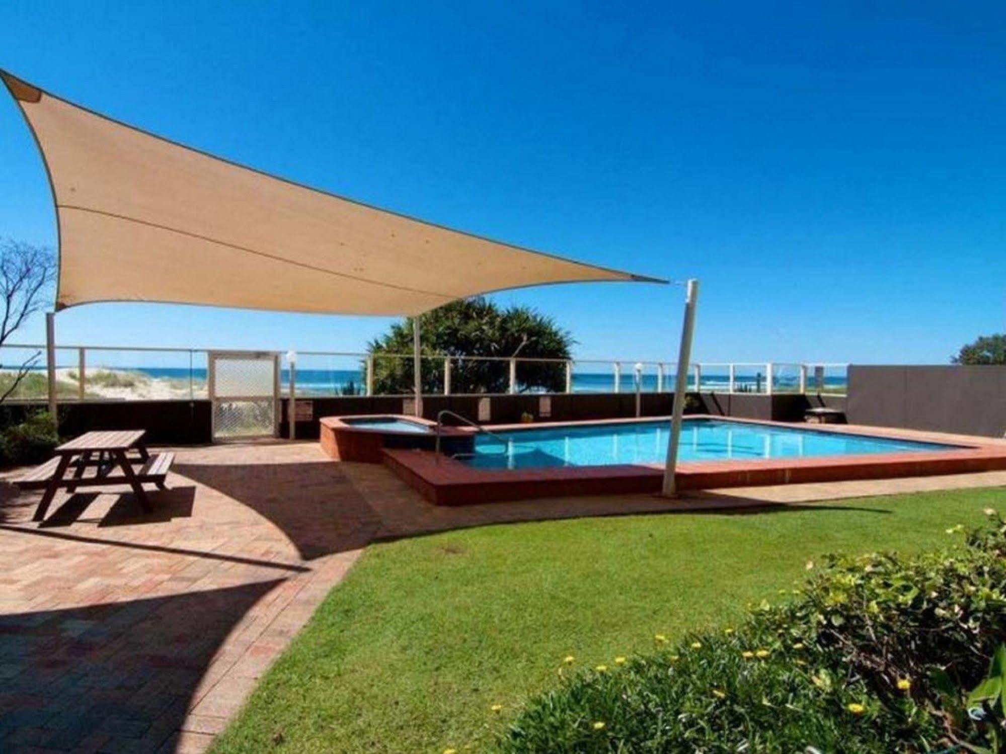 President Holiday Apartments - Absolute Beachfront 黄金海岸 外观 照片