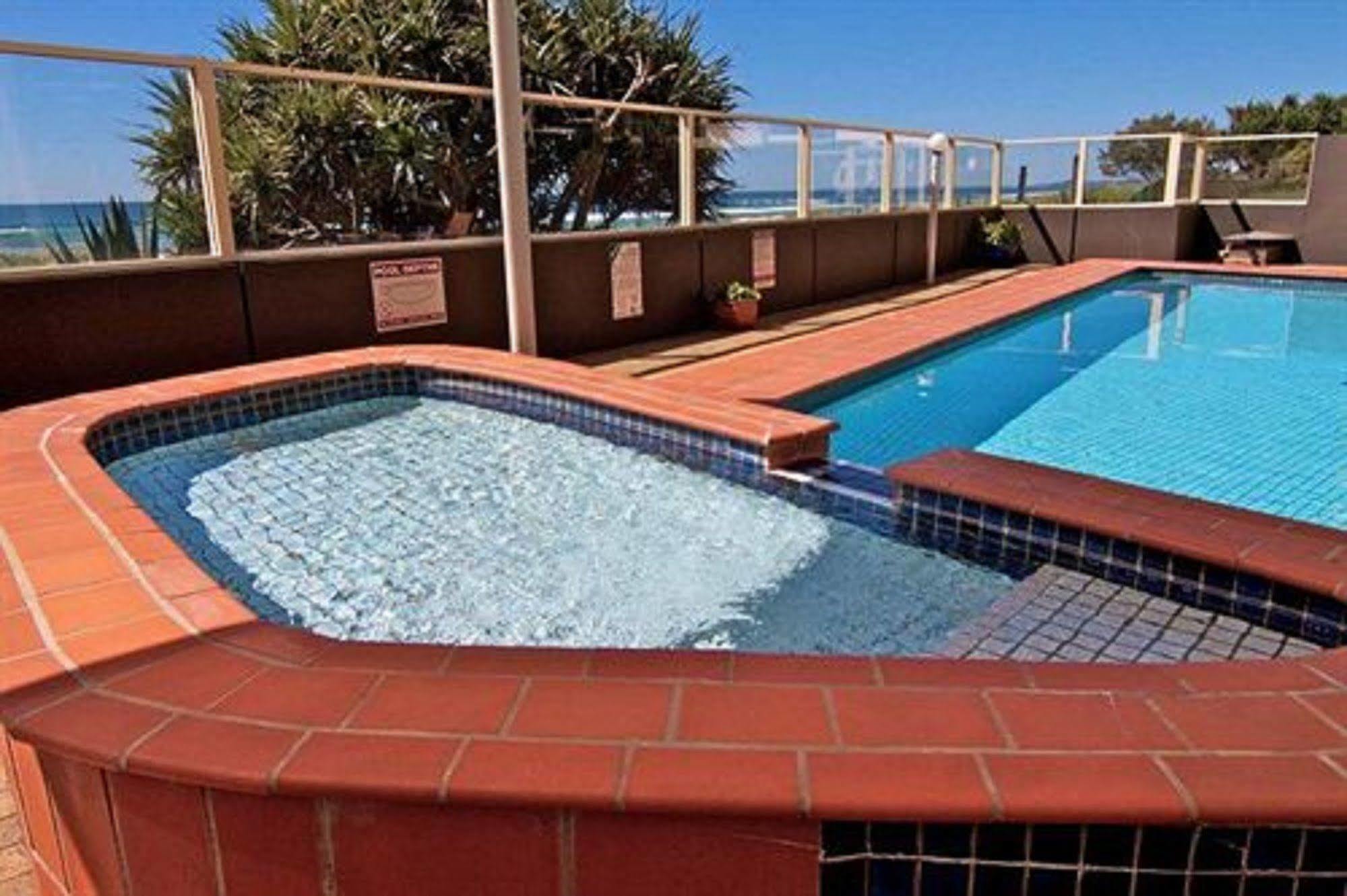 President Holiday Apartments - Absolute Beachfront 黄金海岸 外观 照片