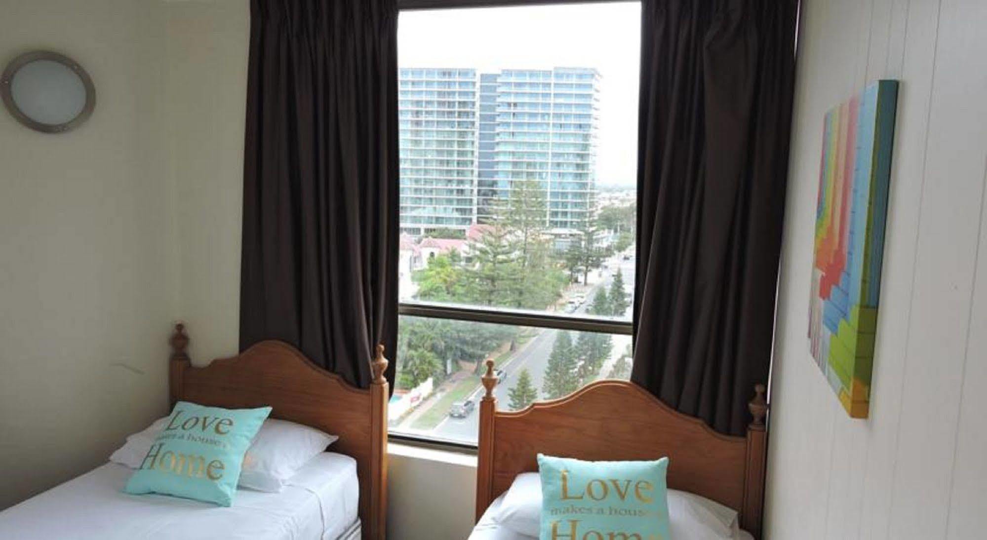 President Holiday Apartments - Absolute Beachfront 黄金海岸 外观 照片
